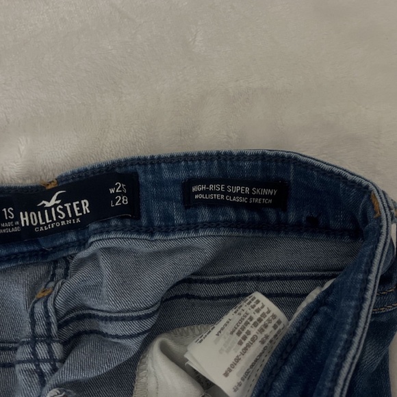 Hollister High Rise Skinny Jeans - Picture 3 of 3
